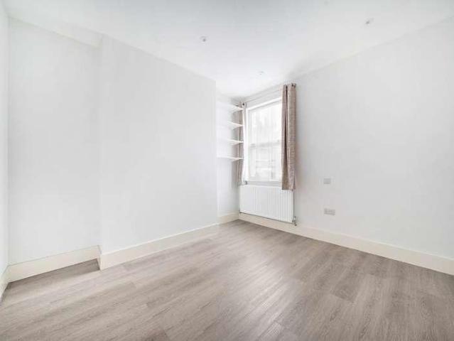 Flat for sale in Harringay, Greater London