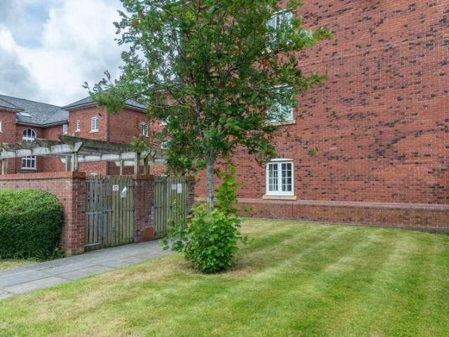Flat for sale in Prestolee, Lee Bank