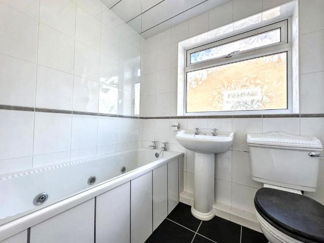 Flat for sale in Killingworth