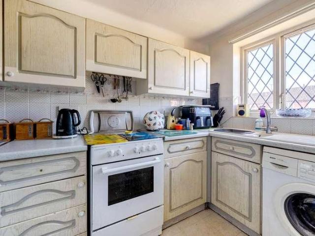 Flat for sale in Weybourne, Waverley