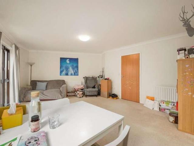 Flat for sale in Bromley-by-Bow, Poplar Grove