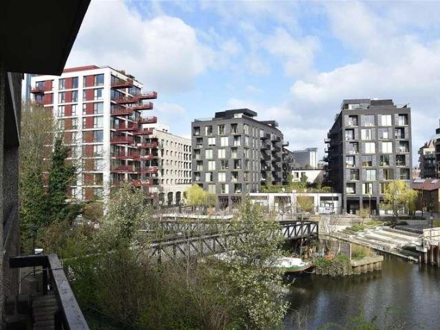Flat for sale in London Borough of Hounslow, Greater London