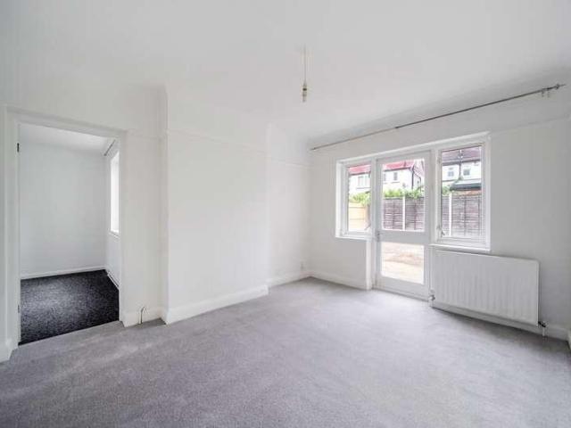 Flat for sale in Norbiton, Greater London