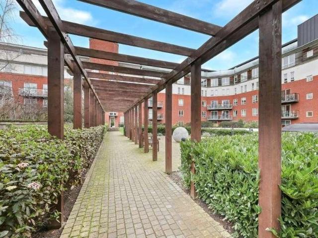 Flat for sale in South Woodford, Greater London