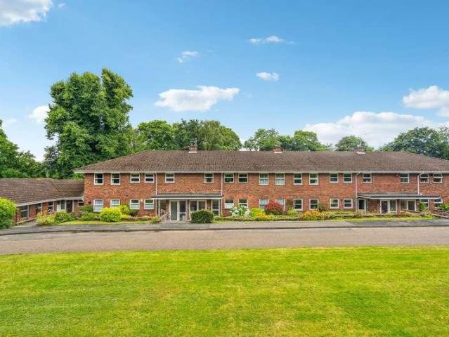 Flat for sale in Farnham Common, Buckinghamshire