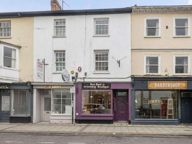 Flat for sale in Salisbury, Wiltshire