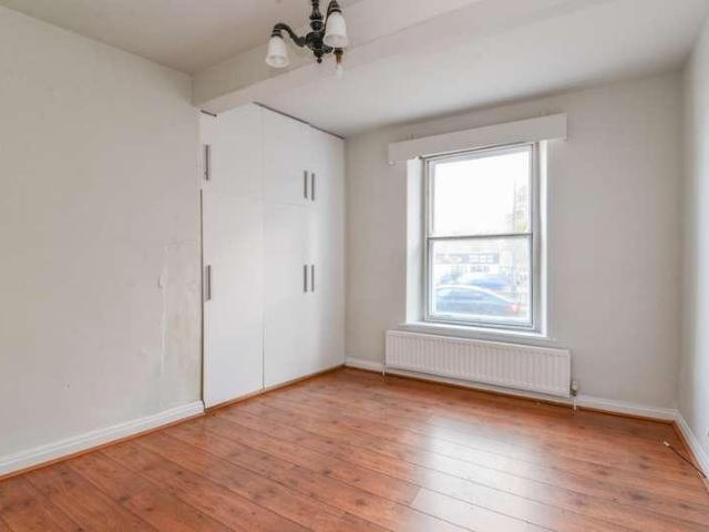 Flat for sale in Crossflatts, West Yorkshire