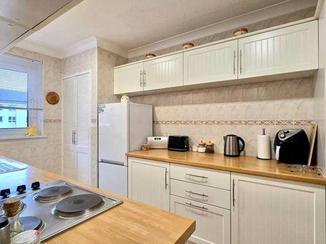 Flat for sale in Garngad, Scotland
