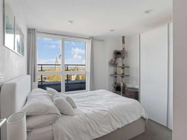 Flat for sale in London Borough of Lewisham, Forest Hill