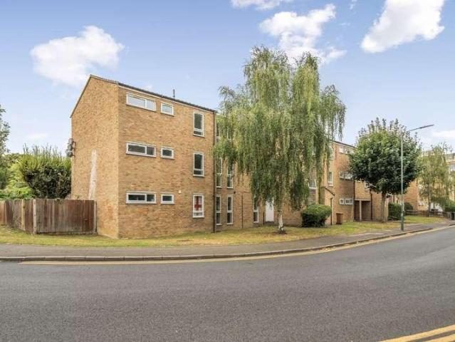 Flat for sale in Halfway Street, Greater London
