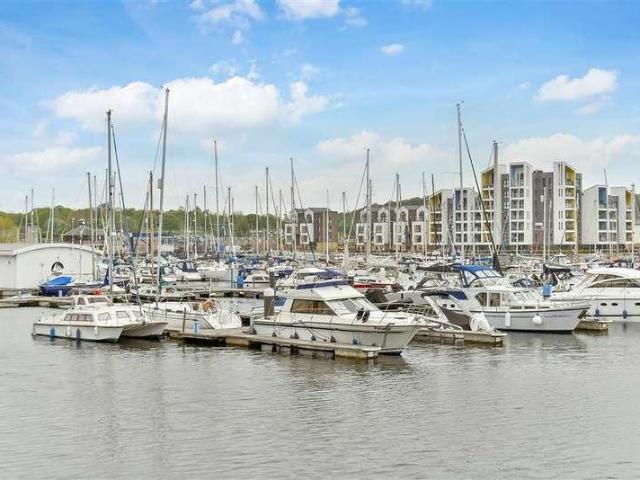 Flat for sale in Brompton, Gillingham