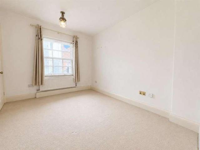 Flat for sale in Cliff Hill, Green Close