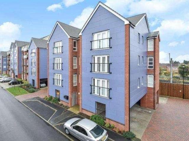 Flat for sale in Slough