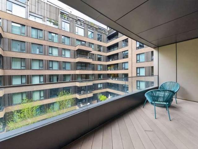 Flat for sale in Shepherd's Bush, Greater London