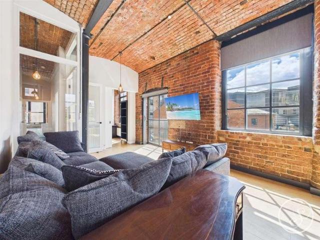 Flat for sale in Richmond Hill, West Yorkshire