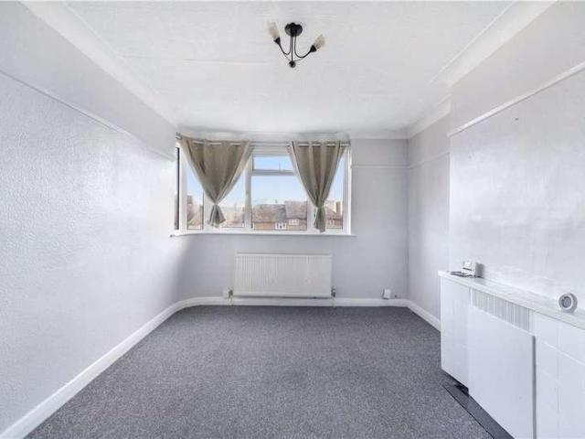 Flat for sale in Northwood, Northwood