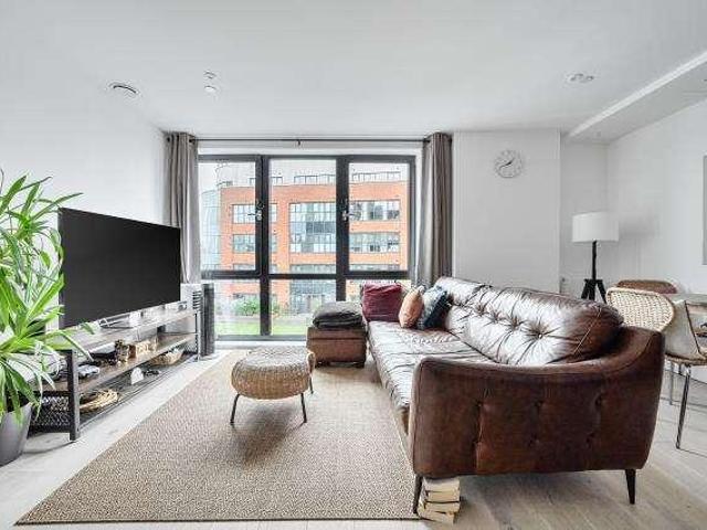 Flat for sale in Slough
