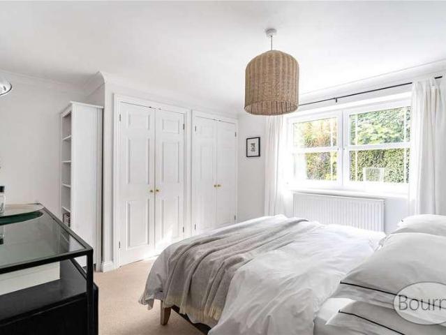 Flat for sale in Horsell, Woking