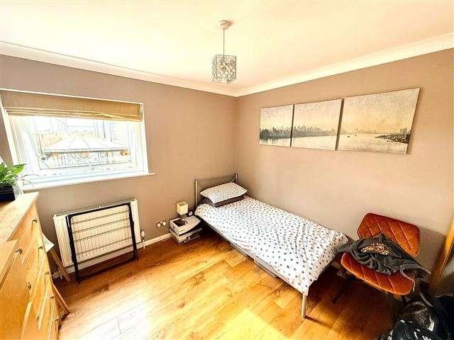 Flat for sale in West Worthing, Worthing