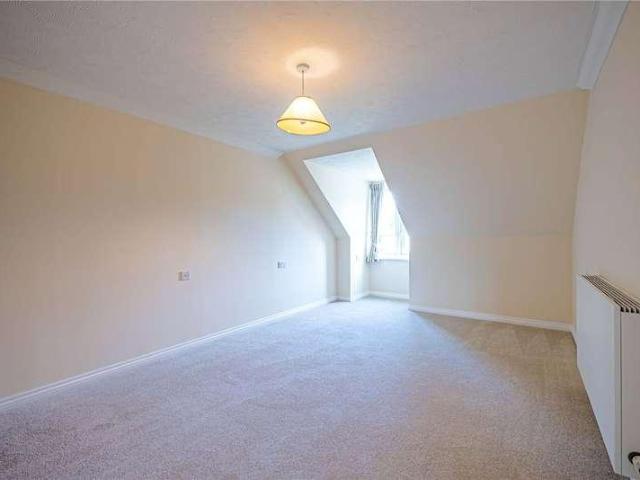 Flat for sale in Chiltern Park, Dacorum