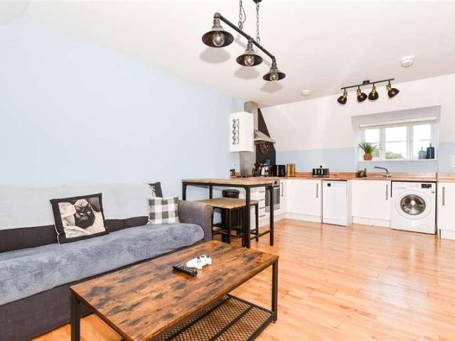 Flat for sale in Midway, Kent