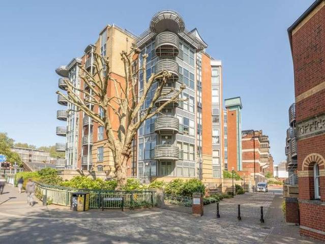 Flat for sale in Redcliffe, Feckenham