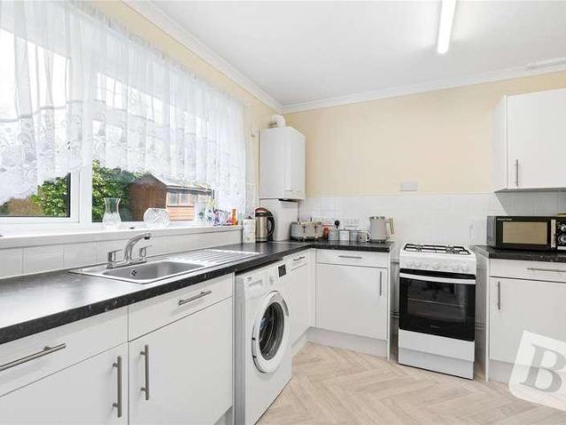 Flat for sale in Rainham, Greater London
