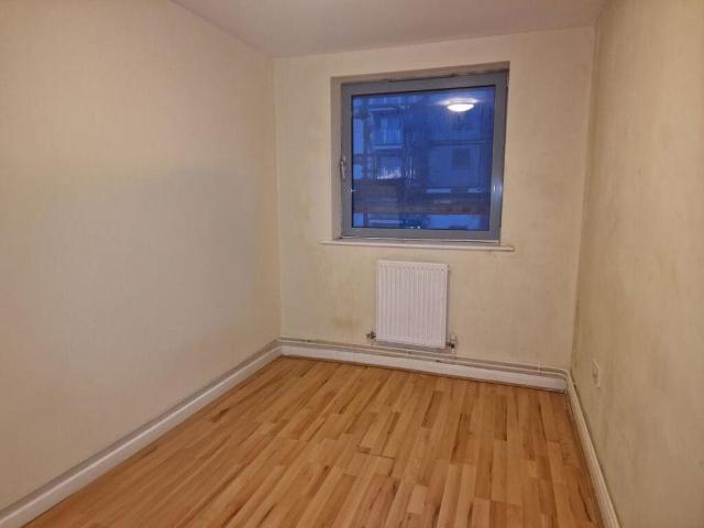Flat for sale in St James' End, Northampton