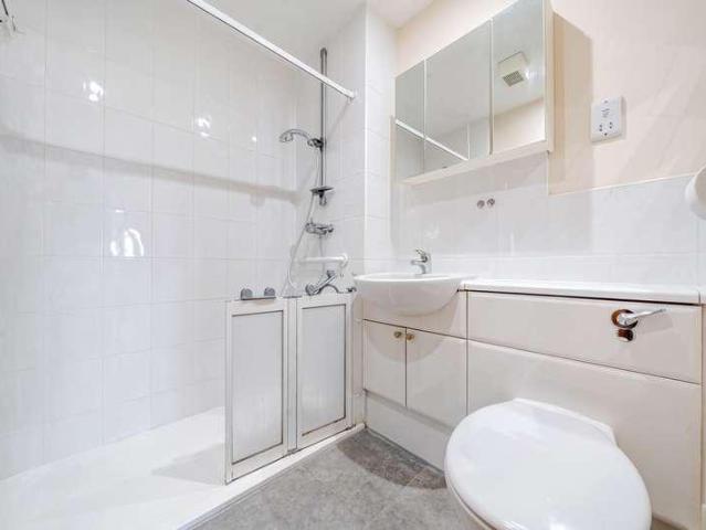Flat for sale in Ruislip, London Borough of Hillingdon