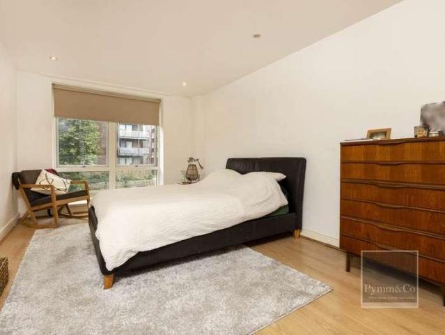 Flat for sale in Lakenham, East Bank