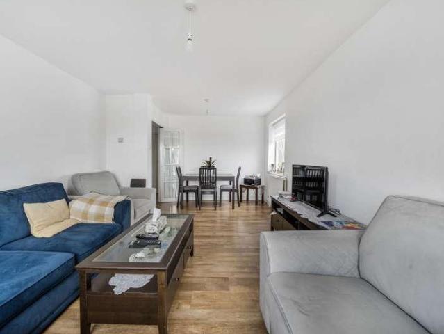 Flat for sale in London Borough of Ealing, Greater London