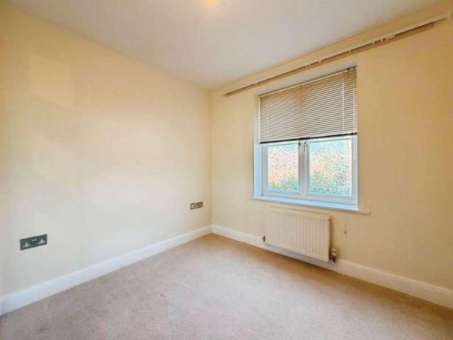 Flat for sale in Green Close, Warwickshire