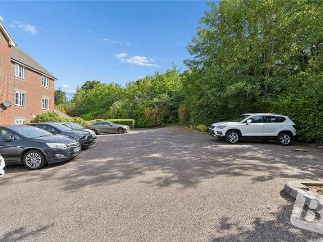 Flat for sale in Hamerton, Kent