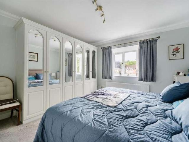 Flat for sale in Crowthorne