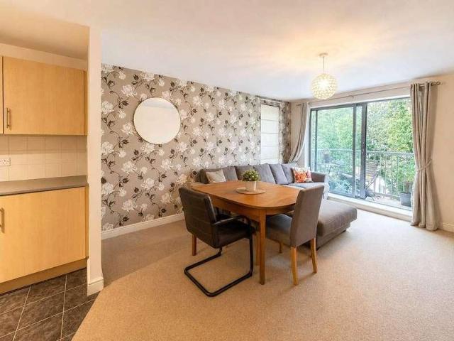Flat for sale in Farnborough, Hampshire