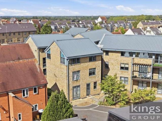 Flat for sale in Harlow, Essex