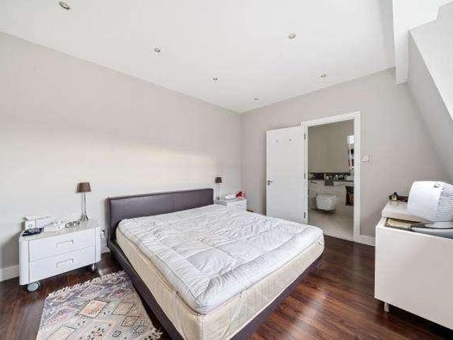 Flat for sale in St. John's Wood, Greater London
