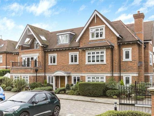 Flat for sale in Cockfosters, Greater London