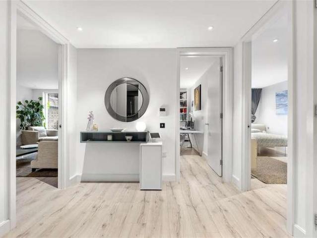 Flat for sale in Hornsey, Greater London