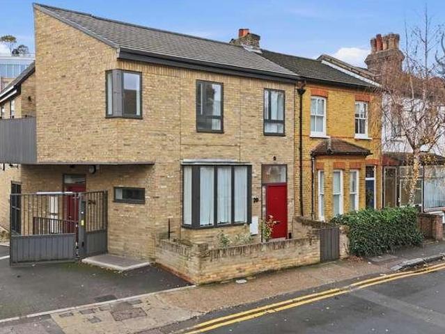 Flat for sale in Forest Gate, Greater London
