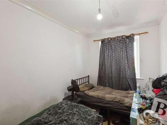 Flat for sale in Dagenham, Greater London