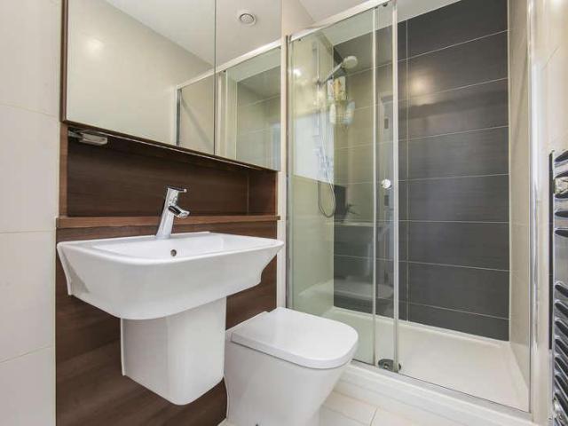 Flat for sale in Islington, Greater London