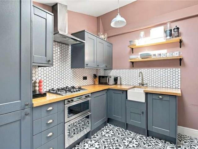 Flat for sale in Tooting Graveney, Greater London