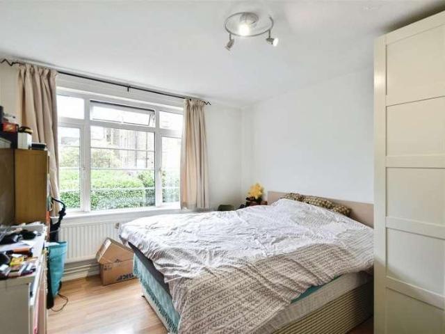 Flat for sale in London Borough of Hounslow, Greater London