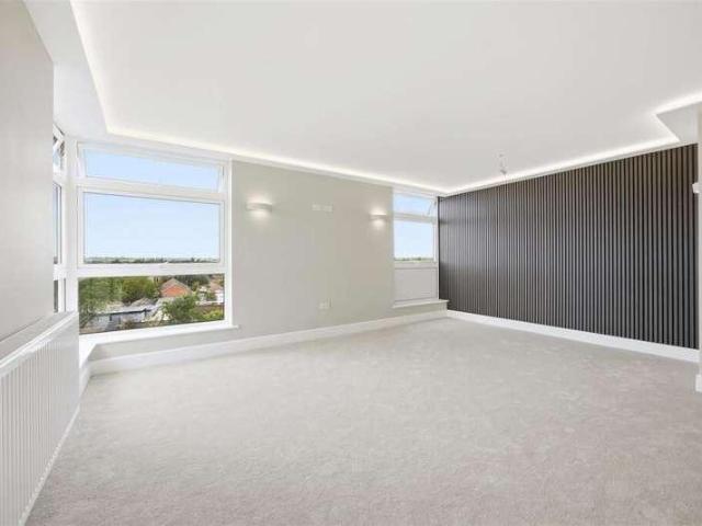 Flat for sale in Denham