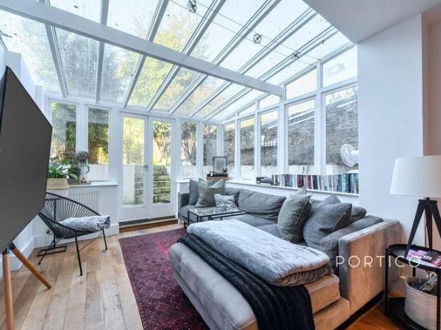 Flat for sale in South Hampstead, Greater London
