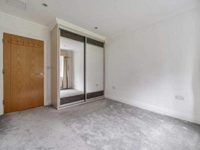 Flat for sale in Farnham Common, Buckinghamshire