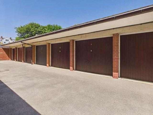 Flat for sale in West Worthing, Worthing