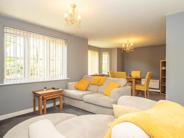 Flat for sale in Pudsey, West Yorkshire