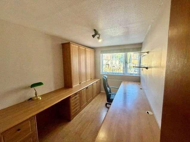 Flat for sale in London Borough of Croydon, Purley